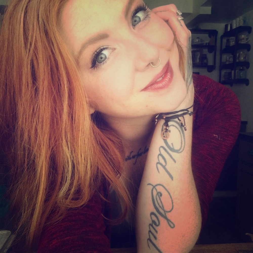 Meet your Poshers, Angel & Scarlet